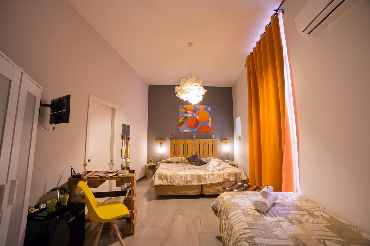 Le 4 Stagioni Dante's H Centro, By Clapa Group Maison d'hôtes